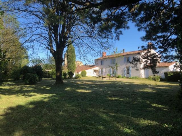 La Vieille Cure, Spa, Wifi A 20 Min Des Plages La Jonchere Exterior photo